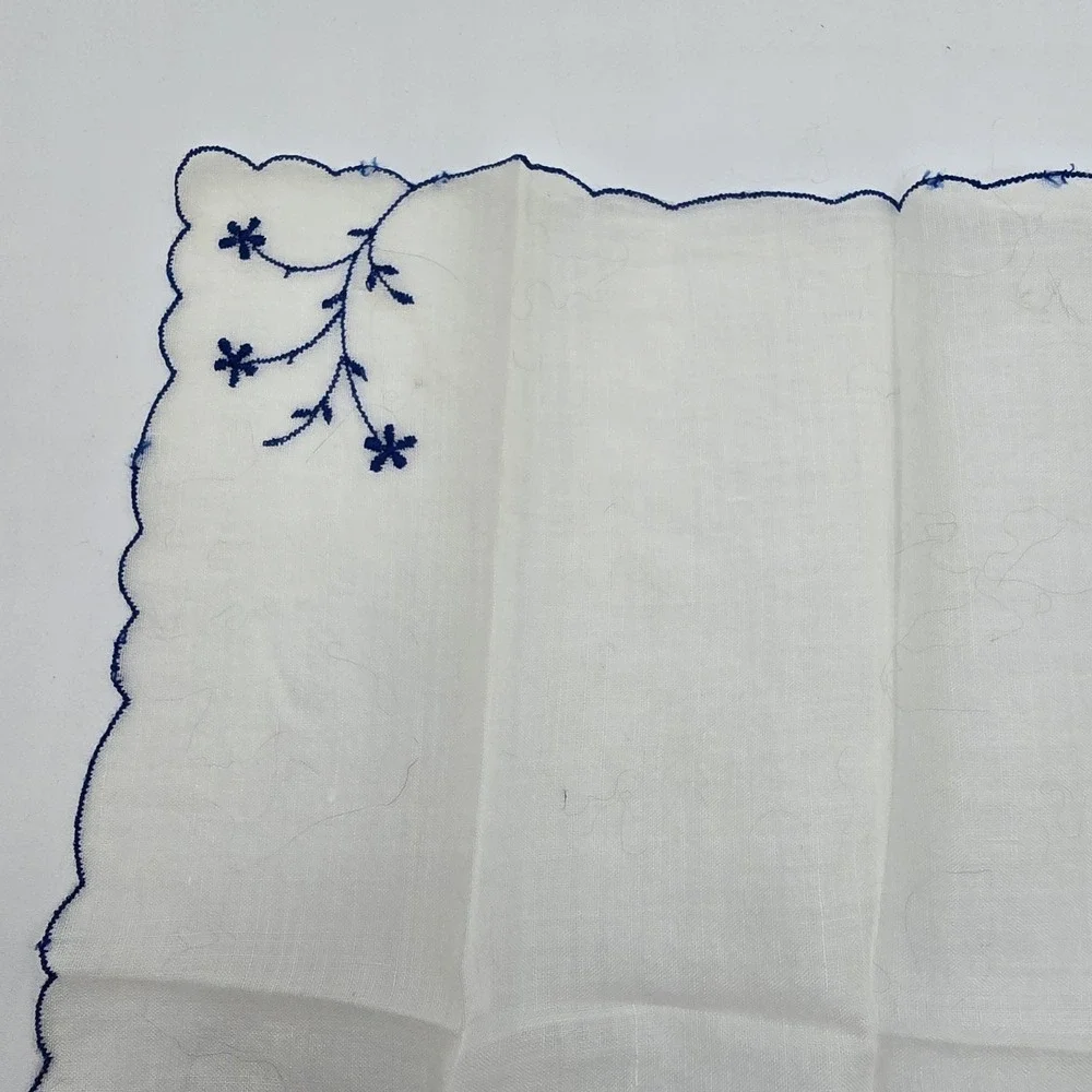 Vintage FLOWERS Ladies Handkerchief Hanky‎ Floral Blue White